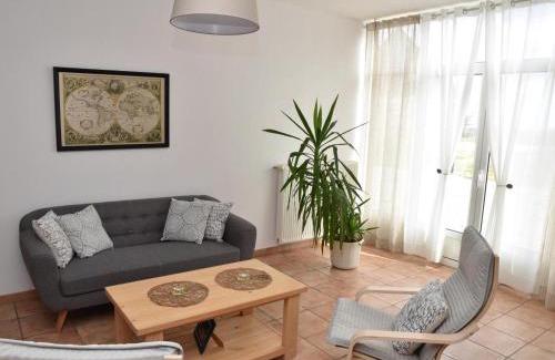 Cressanges House | Gîte rustique à Cressanges avec piscine et Wi-Fi - FR-1-489-57