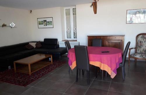 Chirat-l'Eglise House | Gîte rustique et contemporain avec piscine privée, wifi, animaux admis - FR-1-489-229