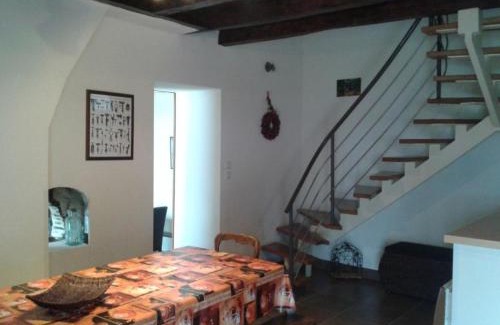 Chirat-l'Eglise House | Gîte rustique et contemporain avec piscine privée, wifi, animaux admis - FR-1-489-229