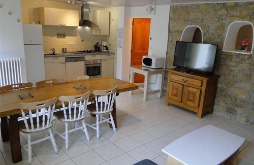 Foncine-le-Haut Apartment | Gîte Saine Montagne du Jura with Spa Sauna river