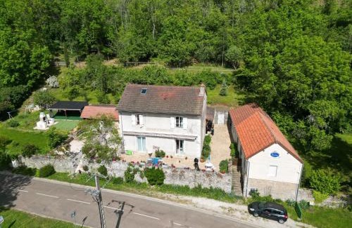 Saint-Sernin-du-Plain House | Gîte Santenay les Bains