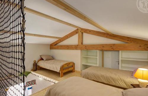 Panissieres House | Gîte spacieux à la ferme avec coin jeux, proche Lyon - FR-1-496-367