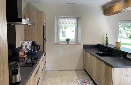 Thiel-sur-Acolin House | Gîte spacieux à Thiel-sur-Acolin avec climatisation - FR-1-489-338