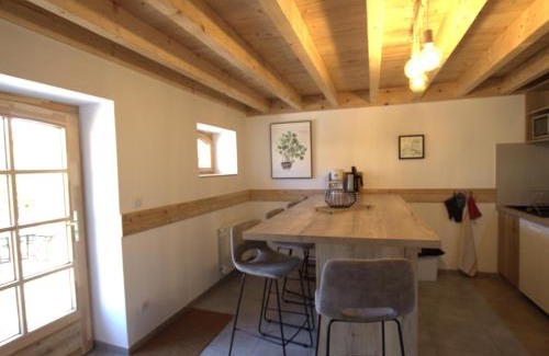 Les Salles House | Gîte spacieux avec terrasse boisée, nature et randonnées - FR-1-496-285