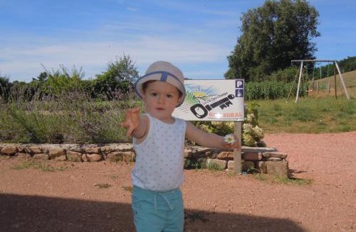 Chirassimont House | Gîte spacieux en campagne avec cheminée et animaux acceptés - FR-1-496-65