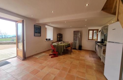 Verrieres-en-Forez House | Gîte spacieux avec terrasse en forêt, 12 lits, proche randonnées - FR-1-496-314