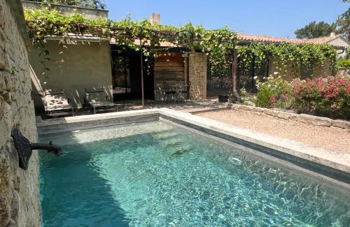 Lagnes House | Gîte tout confort - jardin et piscine chauffée