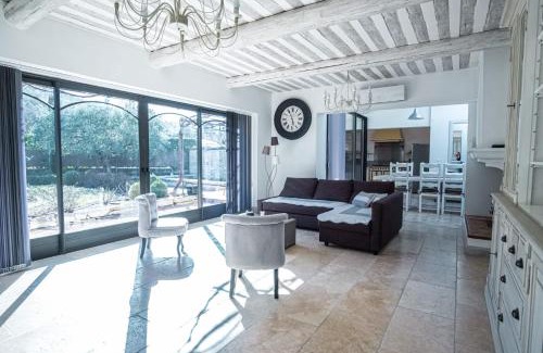 Lagnes House | Gîte tout confort - jardin et piscine chauffée