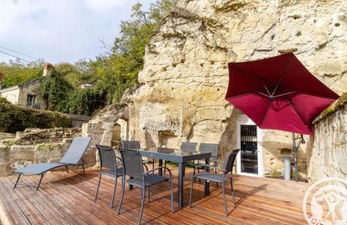 Les Ulmes House | Gîte troglodyte unique avec jacuzzi, billard et jardin, près de Doué La Fontaine et Saumur - FR-1-622-69