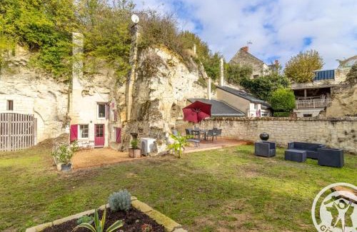 Les Ulmes House | Gîte troglodyte unique avec jacuzzi, billard et jardin, près de Doué La Fontaine et Saumur - FR-1-622-69