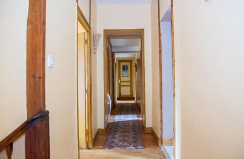 Arthon House | Gîte unique dans propriété historique avec musée, proche Châteauroux, 4 chambres, cheminée, fibre, parking. - FR-1-591-49