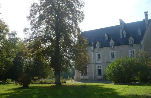 Arthon House | Gîte unique dans propriété historique avec musée, proche Châteauroux, 4 chambres, cheminée, fibre, parking. - FR-1-591-49