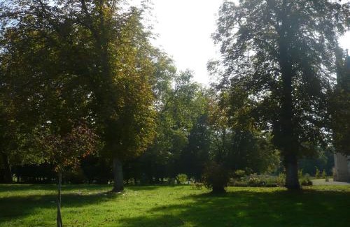 Arthon House | Gîte unique dans propriété historique avec musée, proche Châteauroux, 4 chambres, cheminée, fibre, parking. - FR-1-591-49
