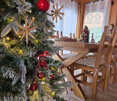 Zakopane Ski Chalet | Góralska Chatka 2 Highland Cottage - Split AC, Jacuzzi, Sauna, Private parking, Mountains View, Garden, Zakopane