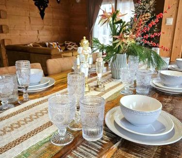 Zakopane Ski Chalet | Góralska Chatka 2 Highland Cottage - Split AC, Jacuzzi, Sauna, Private parking, Mountains View, Garden, Zakopane