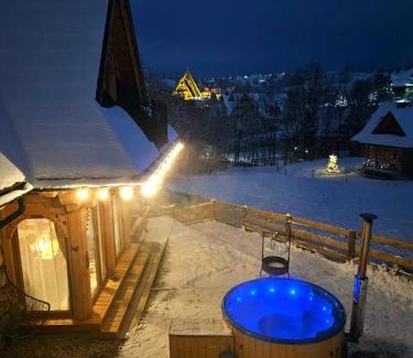 Zakopane Ski Chalet | Góralska Chatka 2 Highland Cottage - Split AC, Jacuzzi, Sauna, Private parking, Mountains View, Garden, Zakopane