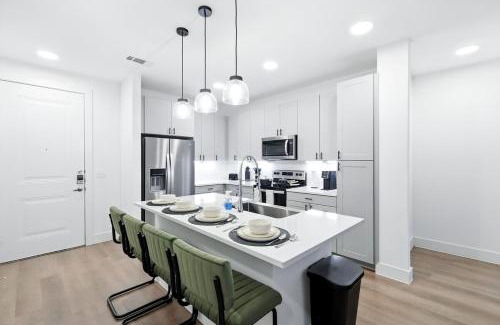 Fort Worth Apartment | G36, 2BR Luxury Stay by Top Golf, Resort Pool & Gym, Near Stockyards