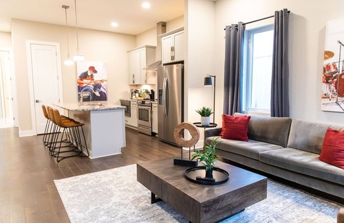 Nashville House | G6) New Luxury Home- M2DT- Hot Tub!