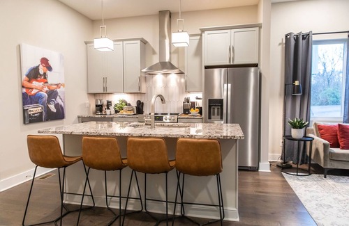Nashville House | G6) New Luxury Home- M2DT- Hot Tub!