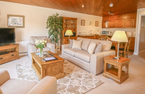 Bibury Cottage | GABLES COTTAGE, family friendly, character holiday cottage in Bibury
