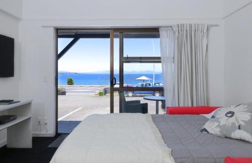 Taupo Hotel | Gables Lakefront Resort