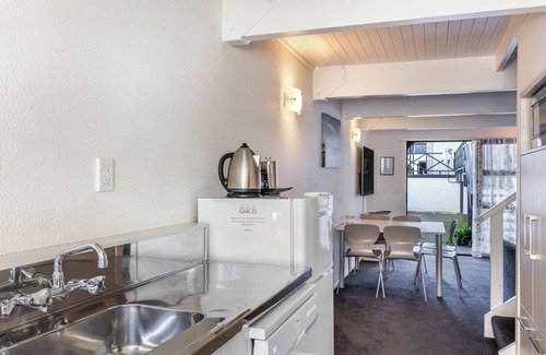 Taupo Hotel | Gables Lakefront Resort