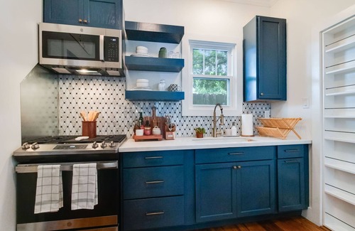 Downtown Cottage | Gabriel Cottage - New, Luxury, Design, Solitude.