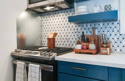 Downtown Cottage | Gabriel Cottage - New, Luxury, Design, Solitude.