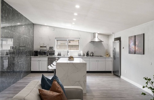 Southwest Anaheim House | Galactic Getaway:Close to Disney with Pool & Games