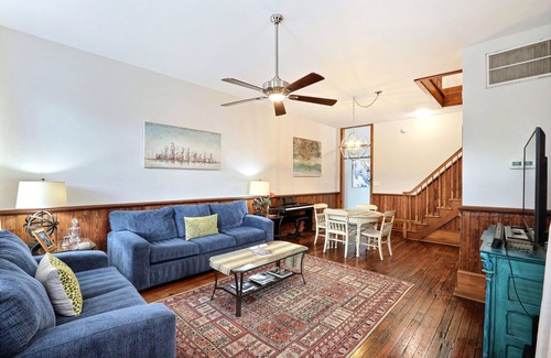 Beach Institute Apartment | Gallery Stays - Pop Collection