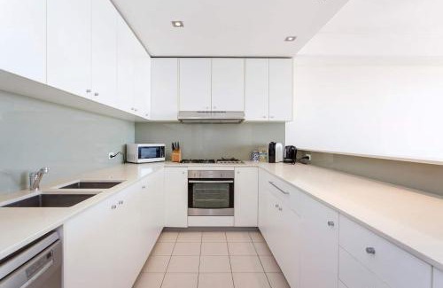 Fremantle Apartment | Galleryonhigh Spacious & Central