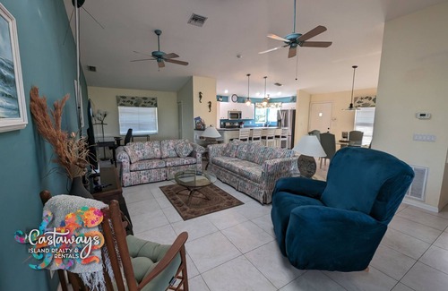 Saint James City House | Galt Island Escape ✨ Family-Friendly waterfront 2BR/2BA with Pool & Boat Lift