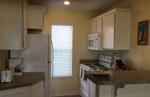 Galveston Villa | Galveston,TX~2/2 Kitchen~SLPS 6:Mini Golf/Outdoor Games,Swimming Pool,Grill+More