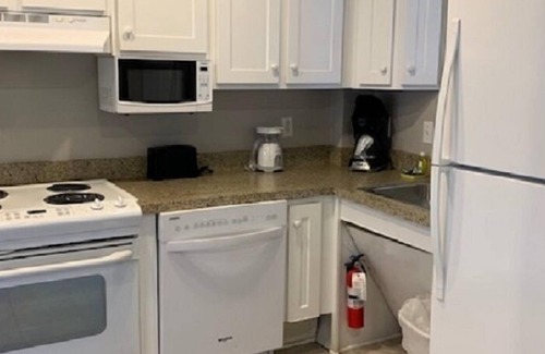 Galveston Villa | Galveston,TX~2/2 Kitchen~SLPS 6:Mini Golf/Outdoor Games,Swimming Pool,Grill+More
