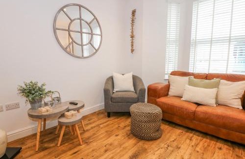 Criccieth House | Galwad Y Mor