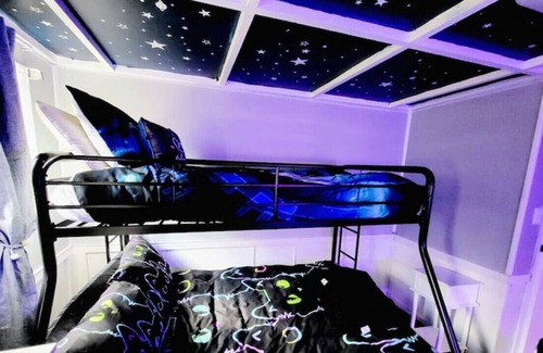 Oakwood Village House | Game house in the woods