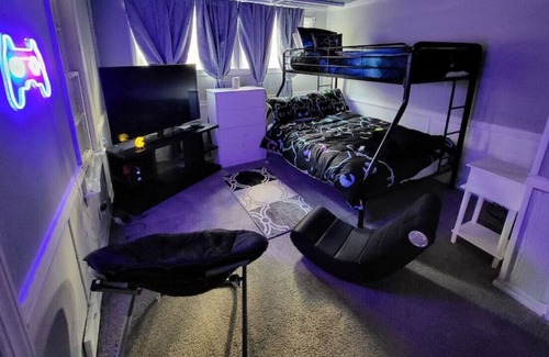 Oakwood Village House | Game house in the woods