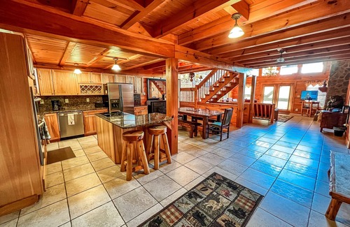 Grassy Creek Cabin | Game Nights + Mountain Sunsets: October Memories Await @ Dream Mtn Lodge!