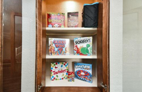 Conroe House | Game Room & Golf Nearby