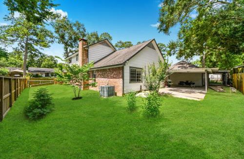 Conroe House | Game Room & Golf Nearby