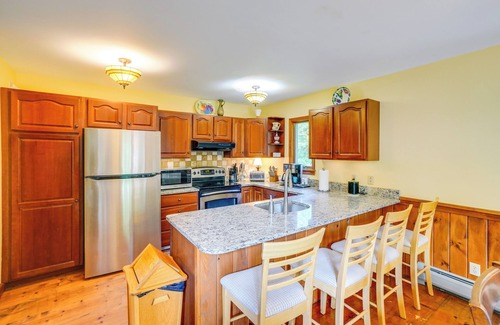 West Dover House | Game Room, Hot Tub! Year-Round Dover Retreat