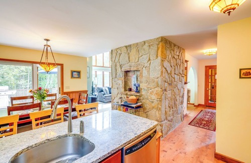 West Dover House | Game Room, Hot Tub! Year-Round Dover Retreat