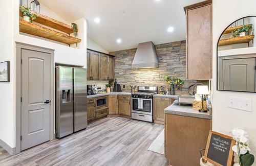 Mono Vista House | Game Room & Patio: Picturesque Home in Sonora