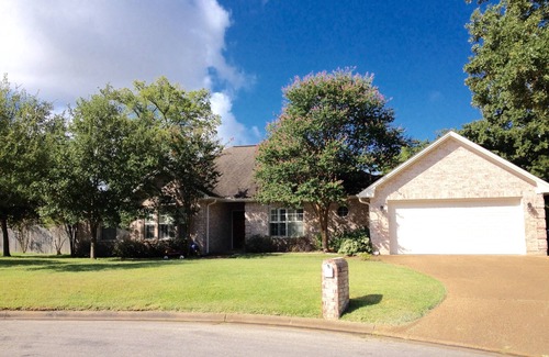 Southwood Valley House | Gameday Gem only 8 minutes from Kyle Field!