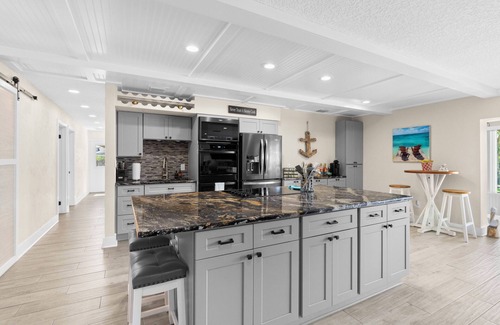 Palm Harbor House | GameRoom | Canal | Large Dock | Pool | Pets OK! 6 beds