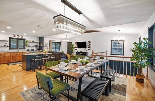 Laurelville House | GameRoom-PoolTbl-HotTub-Pickleball-PingPong-Gym