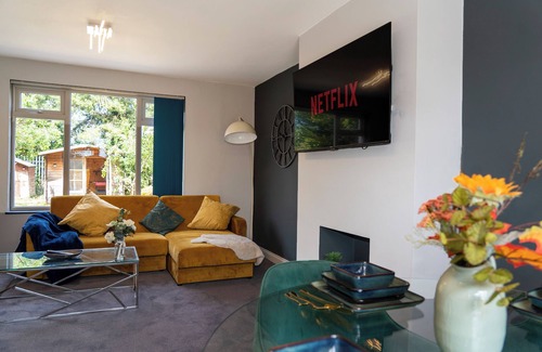 Bristol House | Games Room free Parking House