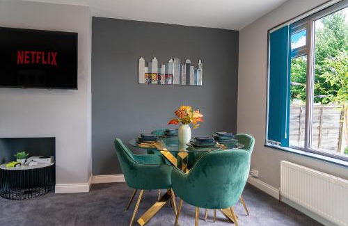 Bristol House | Games Room free Parking House