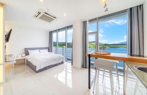 Seorak House | Gapyeong Pension White Cube 24 Spa Pension