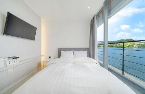 Seorak House | Gapyeong Pension White Cube 24 Spa Pension